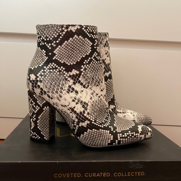 Lulus Booties - Picture 1 of 2
